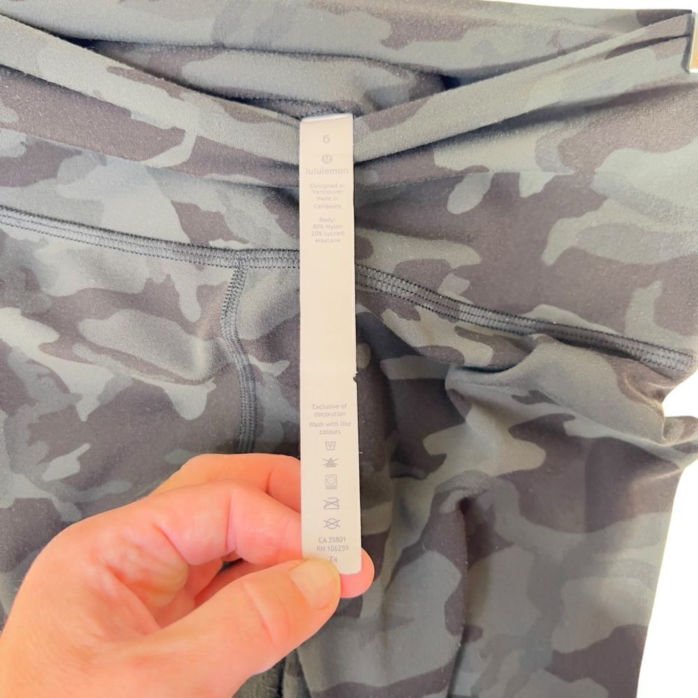 Lululemon "WUNDER UNDER CROP" Black DENIM Camo Mid Rise size 6